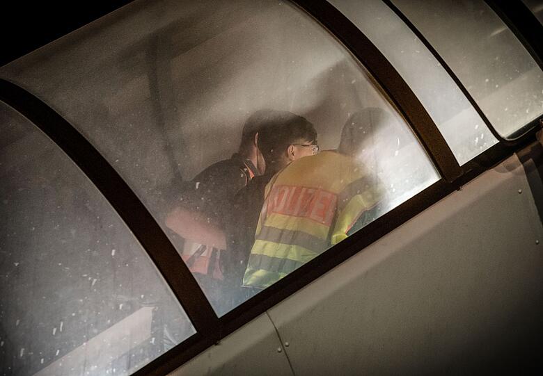 Erst kurz vor dem Abschiebeflug wurde der kongolesische Pflege-Azubi Daniel M. aus der Abschiebehaft geholt. (Symbolbild)