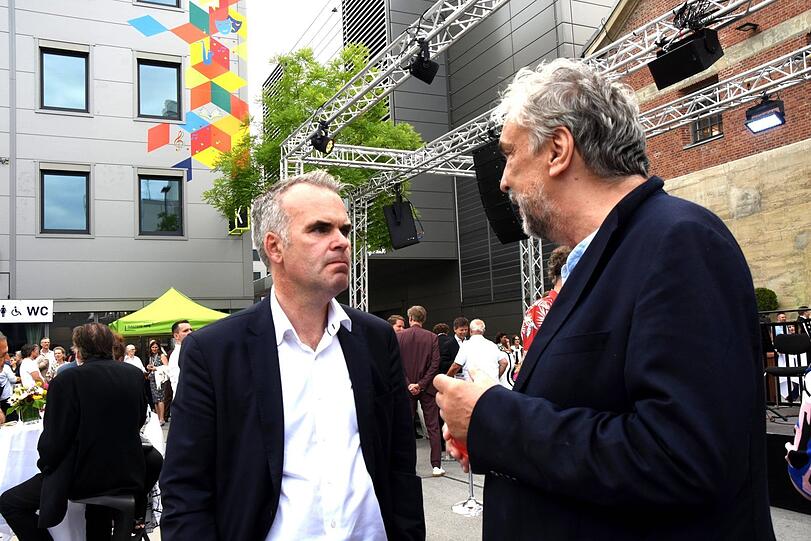 Stadtkämmerer Christoph Frey im Gespräch mit Christian Stückl, dem Intendanten des Volkstheaters München. Stadtkämmerer Christoph Frey im Gespräch mit Christian Stückl, dem Intendanten des Volkstheaters München.