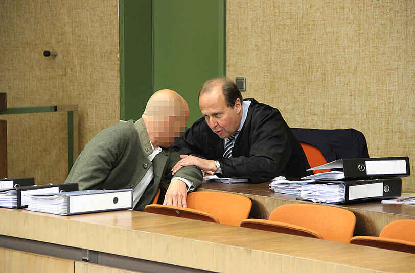 Der angeklagte Marihuana-Züchter mit seinem Anwalt Thomas Pfister.