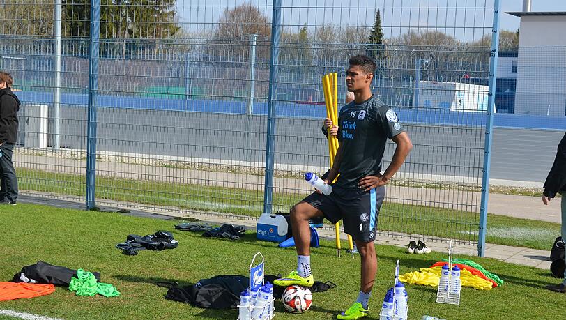 Nahm am Donnerstag wieder am Löwen-Training teil: Rubin Okotie. Nahm am Donnerstag wieder am Löwen-Training teil: Rubin Okotie.