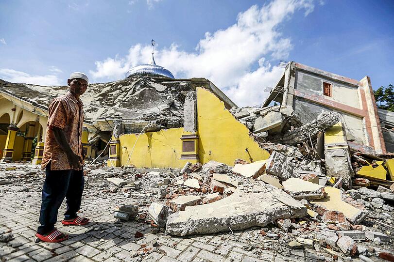 Mehr als 90 Tote nach schwerem Erdbeben in Indonesien
