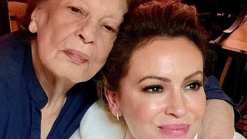 "Starke" Frauen: Alyssa Milano und ihre Großmutter "Starke" Frauen: Alyssa Milano und ihre Großmutter