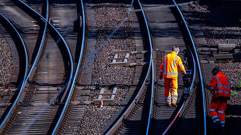 Die Deutsche Bahn will mit "grünem" Stahl auch ihren Weg zu Klimaneutralität vorantreiben. (Archivbild)