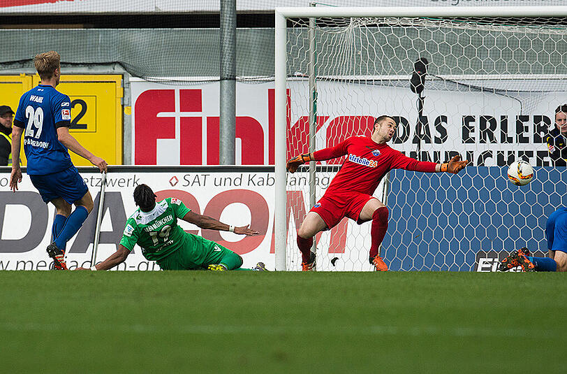 Hier trifft er zur 4:3-Führung gegen den SC Paderborn, am Ende mussten Rubin Okotie und der TSV 1860 noch den Ausgleich hinnehmen.