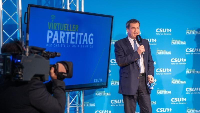 Markus Söder (CSU) steht beim virtuellen CSU-Parteitag auf einer Bühne. Foto: Lino Mirgeler/dpa-Pool/dpa Markus Söder (CSU) steht beim virtuellen CSU-Parteitag auf einer Bühne. Foto: Lino Mirgeler/dpa-Pool/dpa