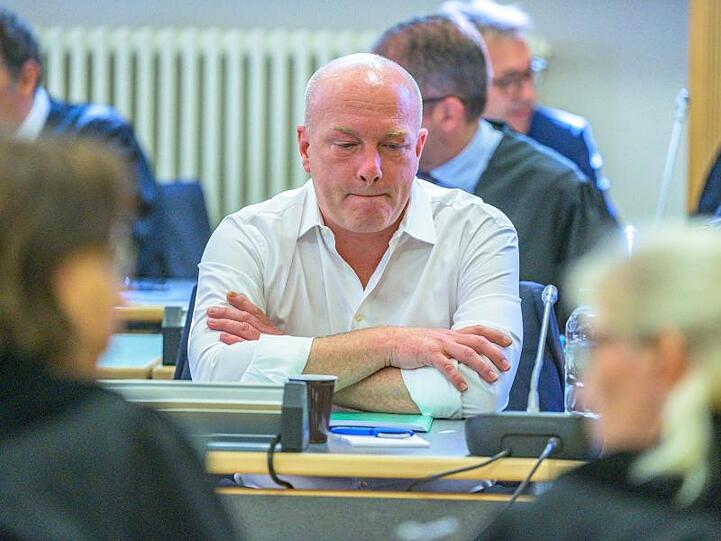 Der suspendierte Regensburger Oberbürgermeister Joachim Wolbergs im Verhandlungssaal. Foto: Armin Weigel/Archivbild