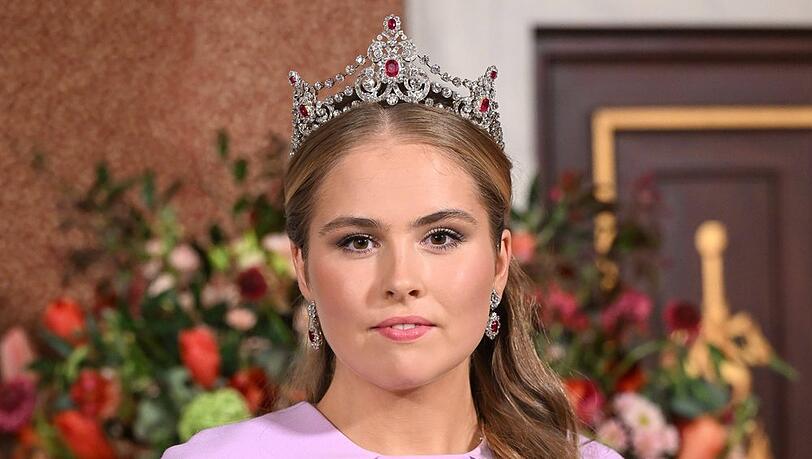 Eine Ehre für Thronfolgerin Amalia: Sie durfte die Rubin-Tiara der früheren Königin Emma tragen, die bereits das Haupt mehrere niederländischer Monarchinnen zierte.