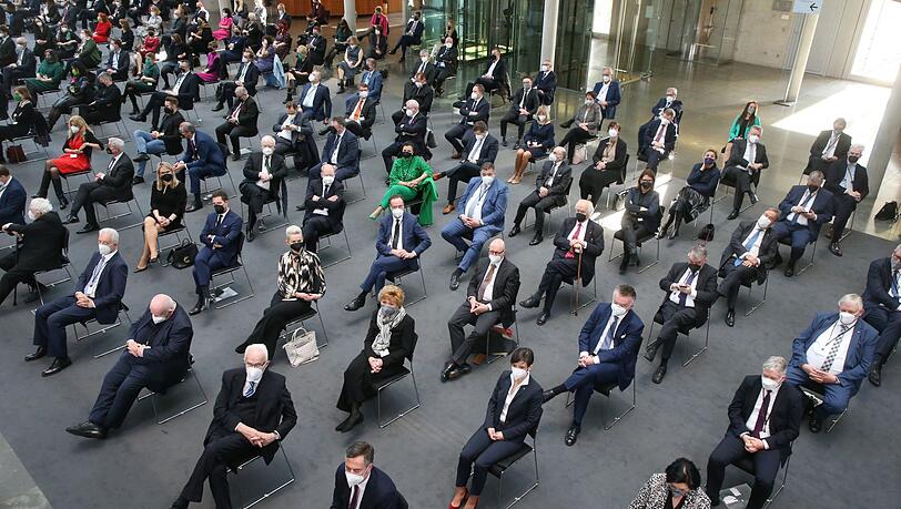 Im Jahr 2022 wählt die Bundesversammlung unter Corona-Bedingungen Bundespräsident Frank-Walter Steinmeier für eine zweite Amtszeit Im Jahr 2022 wählt die Bundesversammlung unter Corona-Bedingungen Bundespräsident Frank-Walter Steinmeier für eine zweite Amtszeit