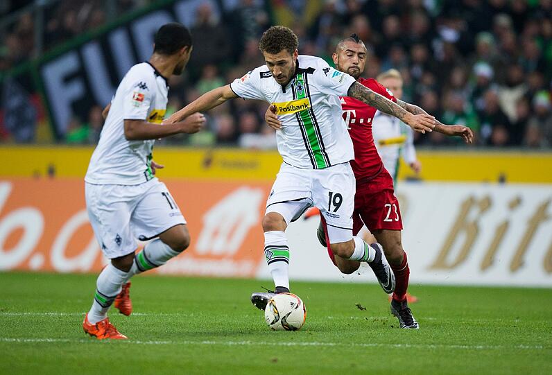 ARTURO VIDAL NOTE 4: In der Rückwärtsbewegung oft nicht griffig genug, weil er sich im Eins-gegen-Eins (oft gegen Dahoud) zu einfach ausspielen lässt. Versuchte nach Ballverlust des Teams oft der erste Rückeroberer zu sein. Gute Übersicht, als der Chilene den besser postierten Müller im Strafraum anspielte. Kombinierte vor dem 1:3 mit.