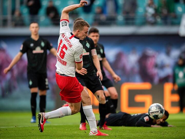 Lukas Klostermann brachte RB Leipzig beim Heimsieg gegen Bremen in Führung.