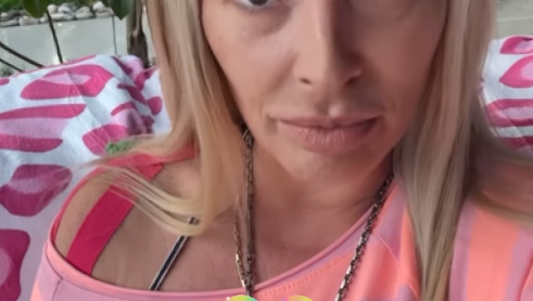 Cora Schumacher ist verärgert. Sie spricht in mehreren Instagram-Storys über ADHS und die queere Community. Cora Schumacher ist verärgert. Sie spricht in mehreren Instagram-Storys über ADHS und die queere Community.
