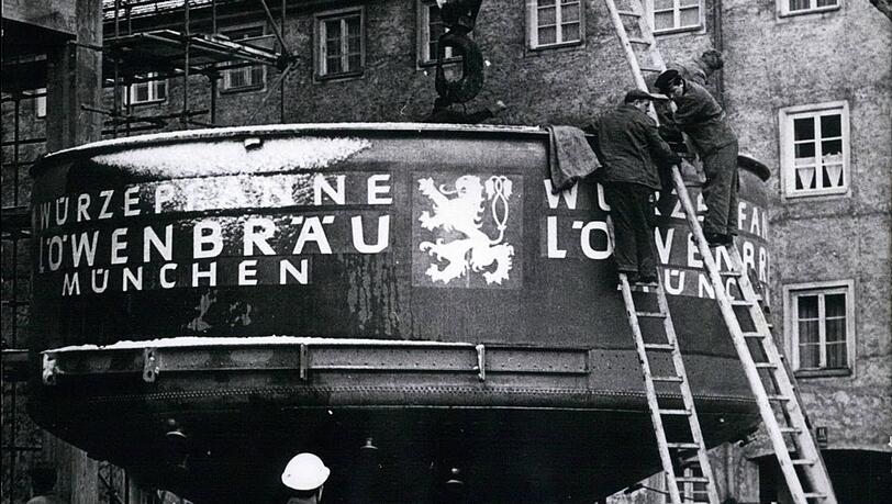 Superlativ im April 1964: Europas größter Sudkessel misst 6,80 Meter im Durchmesser und wird in der Löwenbrauerei eingebaut. Superlativ im April 1964: Europas größter Sudkessel misst 6,80 Meter im Durchmesser und wird in der Löwenbrauerei eingebaut.