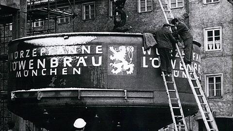 Superlativ im April 1964: Europas gr&ouml;&szlig;ter Sudkessel misst 6,80 Meter im Durchmesser und wird in der L&ouml;wenbrauerei eingebaut.