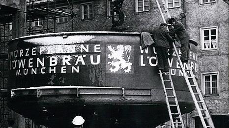 Superlativ im April 1964: Europas gr&ouml;&szlig;ter Sudkessel misst 6,80 Meter im Durchmesser und wird in der L&ouml;wenbrauerei eingebaut.