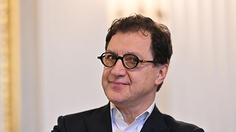 Intendant Serge Dorny empfing rund 500 G&auml;ste auf der B&uuml;hne der Staatsoper. (Archivbild)