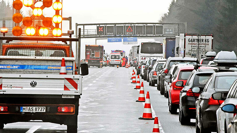 Unfall auf der A8 beim Holfoldinger Forst. Die Bilder.