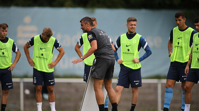 Der TSV 1860 schottet sich vor dem Spiel gegen den SV Verl ein wenig ab.