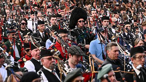 Eine von AC/DC's ber&uuml;hmtesten Rockhymnen erf&uuml;llte die Innenstadt.