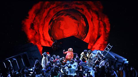 "Rigoletto" auf dem Affenfelsen 2005 in der Bayerischen Staatsoper.