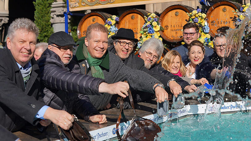 Die Bilder vom Geldbeutelwaschen 2018 am Fischbrunnen am Marienplatz