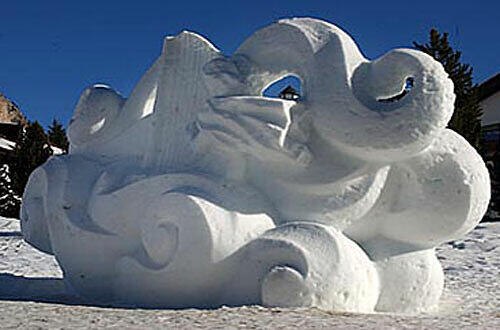 Schneeskulptur