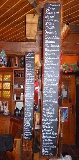 Urig und immer leibevoll dekonriert: So lieben die Stammgästen "ihren " Bierdeifi.