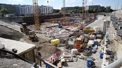 Noch ist der Platz eine der größten Baustellen der Stadt &ndash; wie auf dem Foto von gestern zu sehen ist.