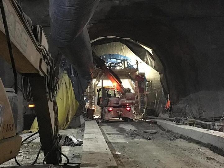 Die langfristige Lösung: Arbeiten in der westlichen Hauptröhre des Brenner-Basistunnels, der etwa ab 2028 die Tiroler Täler und Dörfer entlasten soll.
