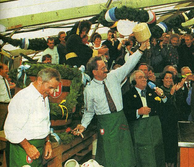 19937: Lange hat er für diesen Moment heimlich trainiert: Sieben Schläge braucht Ude 1993 bei seinem ersten Mal &ndash; und wird dafür geschmäht.