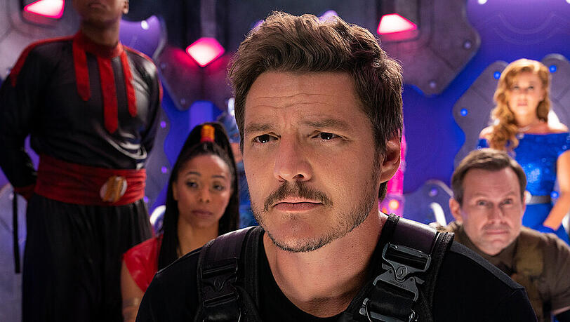Pedro Pascal (Mitte) sieht in "We Can Be Heroes" der Gefahr als Superheld ins Auge. Pedro Pascal (Mitte) sieht in "We Can Be Heroes" der Gefahr als Superheld ins Auge.