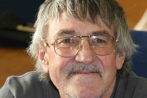 Auch vor Gericht bester Laune: &bdquo;Sir&ldquo; Arthur M. soll mit Drogen gehandelt haben.