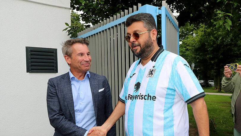 Begrüßte Investor Hasan Ismaik am Trainingsgelände an der Grünwalder Straße: Präsident Gernot Mang. Begrüßte Investor Hasan Ismaik am Trainingsgelände an der Grünwalder Straße: Präsident Gernot Mang.