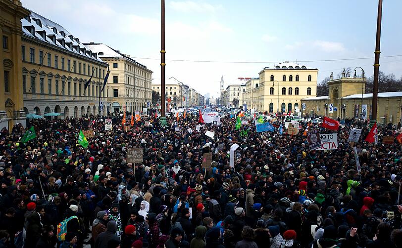 Rund 16000 Menschen demonstrierten in München am Samstag gegen das Acta-Abkommen.