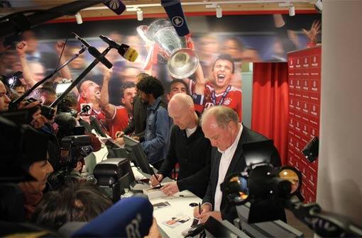 Präsident Uli Hoeneß, Sportdirektor Matthias Sammer sowie die Spieler Dante und Tom Stark nahmen die Eröffnung vor.