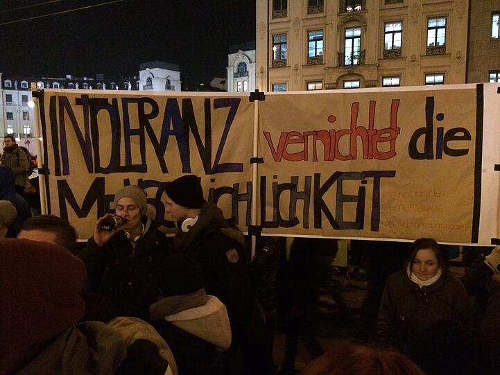 Die Demonstrationen sind am Stachus angekommen!