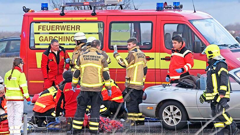Der heldenhafte Einsatz einiger Autofahrer rettete einem Mann am Dienstagnachmittag womöglich das Leben.