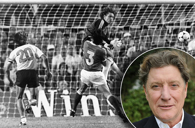Der Crash und die Folgen: Toni Schumacher erwischt im WM-Halbfinale 1982 den Franzosen Patrick Battiston frontal, der bleibt erst auf dem Rasen liegen (kl. Bild) und muss dann ins Krankenhaus.
