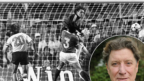 Der Crash und die Folgen: Toni Schumacher erwischt im WM-Halbfinale 1982 den Franzosen Patrick Battiston frontal, der bleibt erst auf dem Rasen liegen (kl. Bild) und muss dann ins Krankenhaus.