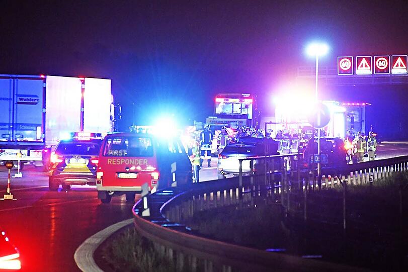 Auf der A9 ist es am späten Sonntagabend zu einem schlimmen Unfall gekommen.
