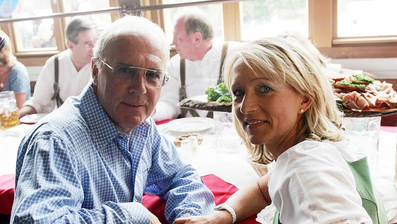 Franz Beckenbauer mit seiner Ehefrau Heidi. Franz Beckenbauer mit seiner Ehefrau Heidi.