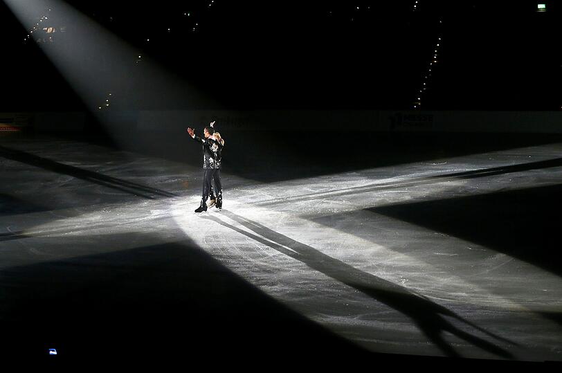 Die deutschen Eiskunstläufer Aljona Savchenko und Robin Szolkowy laufen während der Premiere der Eislaufshow ?Imagine on Ice? am 26.04.2014 in Chemnitz (Sachsen). Für Savchenko und Szolkowy ist es der letzte gemeinsame Auftritt als Eislaufpaar. Die beiden gehen künftig sportlich getrennte Wege.