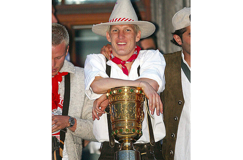 In seiner Karriere feiert er viele Erfolge mit den Bayern. So gewinnt er den DFB-Pokal sieben Mal - so oft wie kein anderer