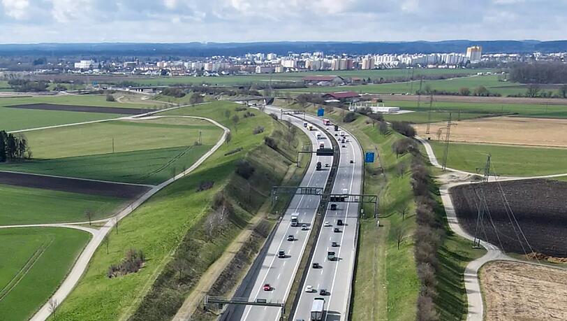 Die Autobahn A99 im Münchner Westen soll sechsspurig werden. Die Planungen dafür laufen bereits. Doch bis zum Baubeginn vergehen noch ein paar Jahre.