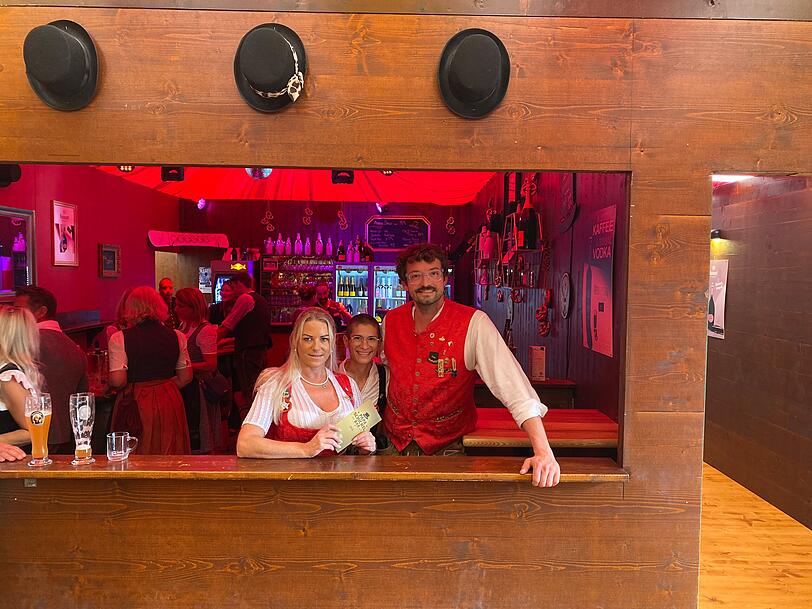 Alexander Recknagel und sein Team von der Schichtl-Bar auf der Wiesn.