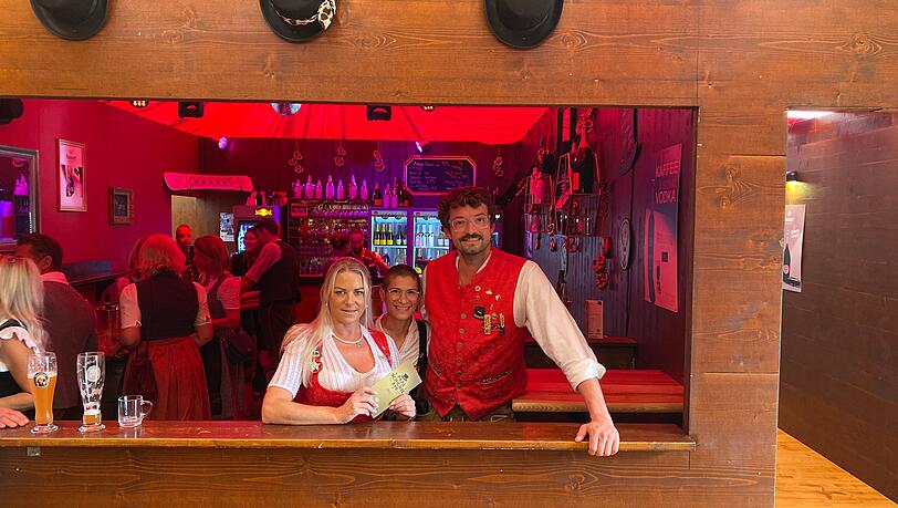 Alexander Recknagel und sein Team von der Schichtl-Bar auf der Wiesn. Alexander Recknagel und sein Team von der Schichtl-Bar auf der Wiesn.
