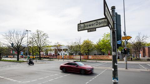 Die gemeinsame Fahrt zweier M&auml;dchen auf einem E-Scooter durch Berlin-Neuk&ouml;lln endet f&uuml;r eine 14-J&auml;hrige t&ouml;dlich.