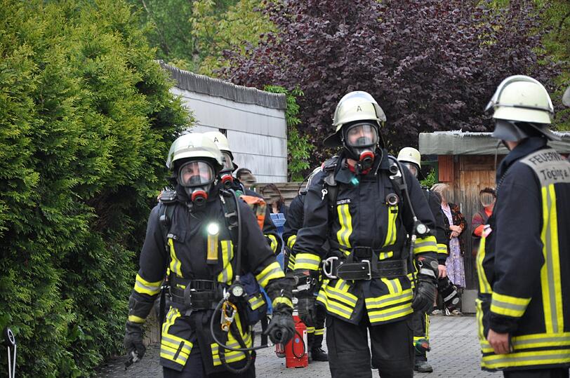 Zu starker Rauchentwicklung kam in der Hauptstrasse in Töging. Eine Mutter wollte mit ihren Kindern in der Wohnung mit zwei Grills grillen.
