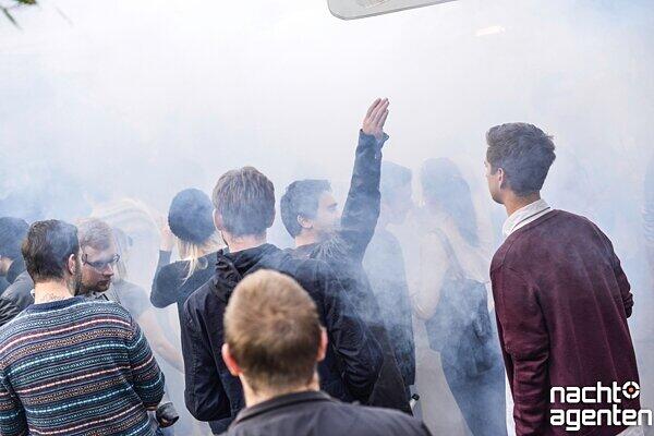 Unter dem Motto IHR WOLLT ES NICHT ANDERS - feierte der Rave Autonimca sein letztes große Open-Air des Jahres, in der Storchenburg, am Ostbahnhof. Mehr Bilder unter: www.nachtagenten.de