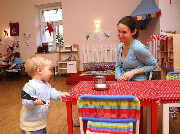 Eltern können ihren Kaffee auch im Spielzimmer trinken und dem Nachwuchs beim Toben zuschauen.