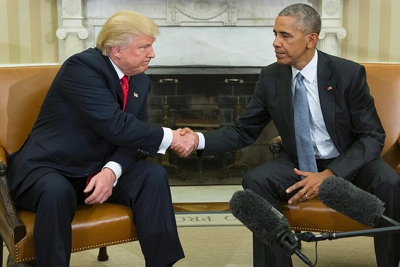 Der Neue und der Alte beim Handshake: Noch-Präsident Barack Obama (r.) empfängt seinen Nachfolger Donald Trump im Oval Office. Im Nachhinein werden die beiden von einem erfolgreichen Meeting sprechen.